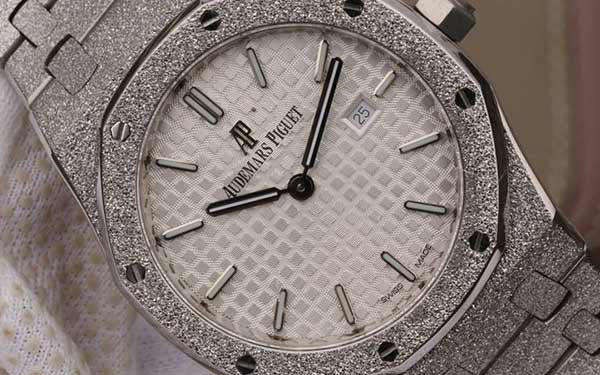 爱彼机芯生锈了处理办法(图) 爱彼机芯生锈了处理办法(图)