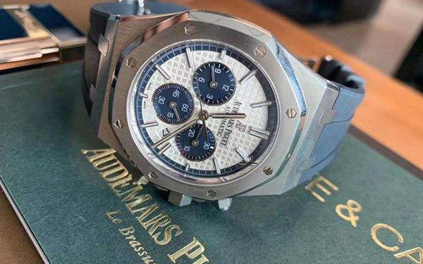 爱彼手表进水了处理办法盘点(图) 爱彼手表进水了处理办法盘点(图)