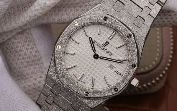 爱彼腕表表壳有划痕处理办法详解(图) 爱彼腕表表壳有划痕处理办法详解(图)