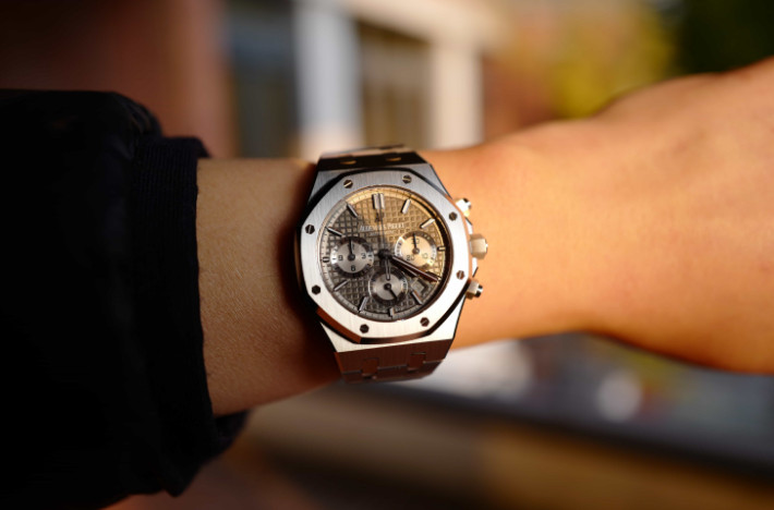 爱彼手表表芯生锈的正确解决办法是什么？
